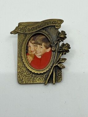 Bronze-Tone 'Grandma' Floral Photo Frame Brooch